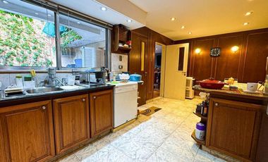 Casa en venta - 4 Dormitorios 3 Baños - 551Mts2 - Villa Lugano