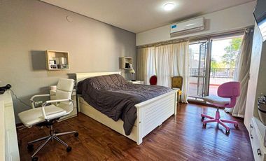 Casa en venta - 4 Dormitorios 3 Baños - 551Mts2 - Villa Lugano