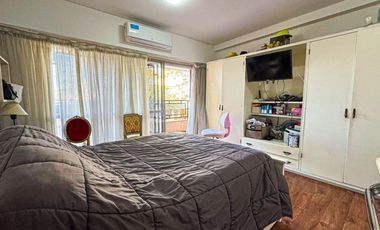 Casa en venta - 4 Dormitorios 3 Baños - 551Mts2 - Villa Lugano