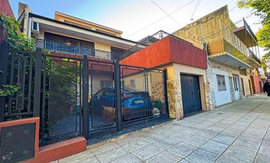 Casa en venta - 4 Dormitorios 3 Baños - 551Mts2 - Villa Lugano