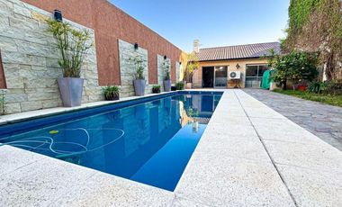 Casa en venta - 4 Dormitorios 3 Baños - 551Mts2 - Villa Lugano