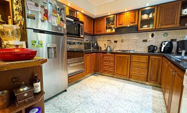 Casa en venta - 4 Dormitorios 3 Baños - 551Mts2 - Villa Lugano