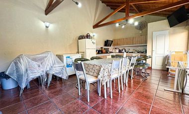 Casa en venta - 4 Dormitorios 3 Baños - 551Mts2 - Villa Lugano
