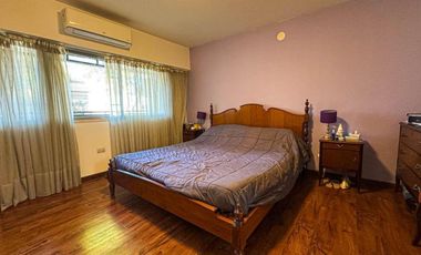 Casa en venta - 4 Dormitorios 3 Baños - 551Mts2 - Villa Lugano