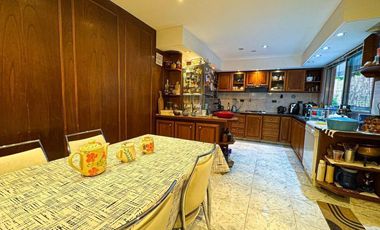 Casa en venta - 4 Dormitorios 3 Baños - 551Mts2 - Villa Lugano