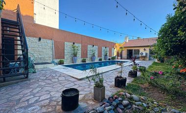 Casa en venta - 4 Dormitorios 3 Baños - 551Mts2 - Villa Lugano