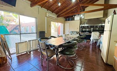 Casa en venta - 4 Dormitorios 3 Baños - 551Mts2 - Villa Lugano