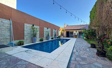 Casa en venta - 4 Dormitorios 3 Baños - 551Mts2 - Villa Lugano