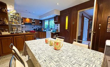 Casa en venta - 4 Dormitorios 3 Baños - 551Mts2 - Villa Lugano