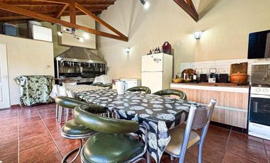 Casa en venta - 4 Dormitorios 3 Baños - 551Mts2 - Villa Lugano