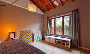 Venta de casa 4 ambientes con parque - Barrio La Florida