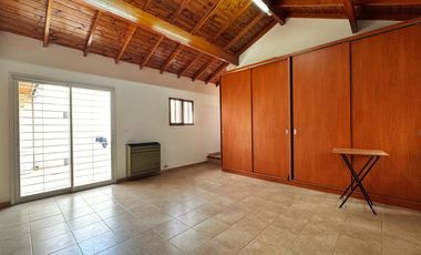 Venta de casa 4 ambientes con parque - Barrio La Florida