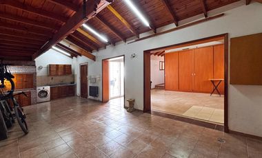 Venta de casa 4 ambientes con parque - Barrio La Florida