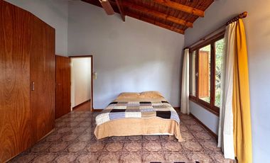 Venta de casa 4 ambientes con parque - Barrio La Florida