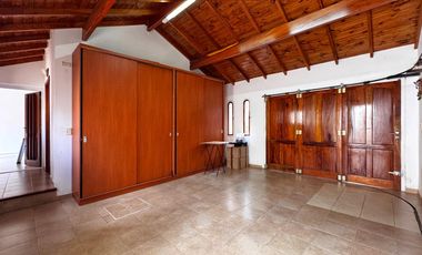 Venta de casa 4 ambientes con parque - Barrio La Florida