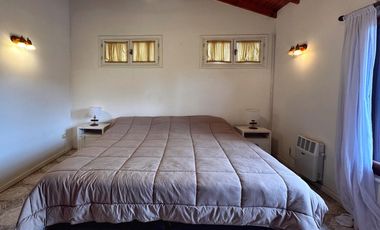 Venta de casa 4 ambientes con parque - Barrio La Florida