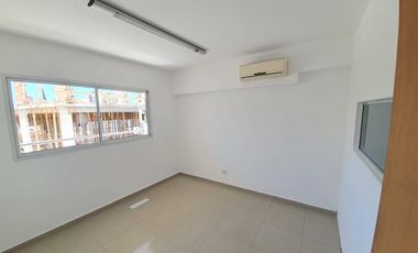 ¡Oficina seminueva en Venta! Moreno 1700, cercano a Oroño, Pellegrini, Facultades, Parque Independencia.