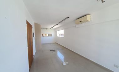 ¡Oficina seminueva en Venta! Moreno 1700, cercano a Oroño, Pellegrini, Facultades, Parque Independencia.
