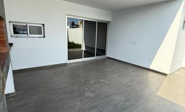Casa en  venta tres dormitorios, Solares de Manantiales a estrenar