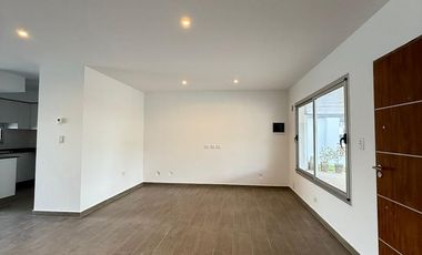 Casa en  venta tres dormitorios, Solares de Manantiales a estrenar