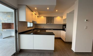 Casa en  venta tres dormitorios, Solares de Manantiales a estrenar