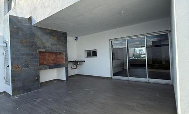 Casa en  venta tres dormitorios, Solares de Manantiales a estrenar