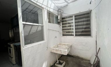 Casa de UN NIVEL en RENTA Fracc. Puente Moreno, Veracruz.  SEMI AMUEBLADA