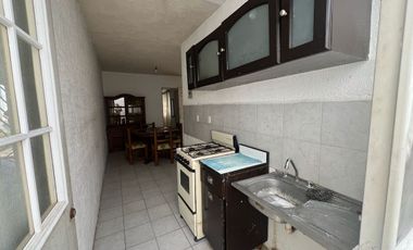 Casa de UN NIVEL en RENTA Fracc. Puente Moreno, Veracruz.  SEMI AMUEBLADA