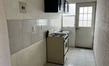 Casa de UN NIVEL en RENTA Fracc. Puente Moreno, Veracruz.  SEMI AMUEBLADA