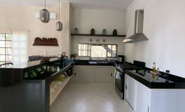 Casa en venta una Planta tipo Hacienda Mérida Yucatán, Yaaxché Dzibilchaltún