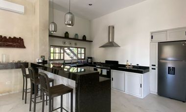 Casa en venta una Planta tipo Hacienda Mérida Yucatán, Yaaxché Dzibilchaltún