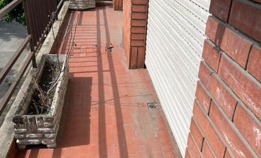 VENTA PH 4 AMB  EN 2 PLANTAS   EN CIUDADELA  AL FTE C/ BALCON Y COCHERA