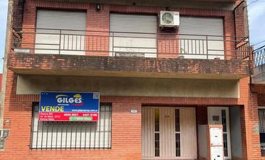 VENTA PH 4 AMB  EN 2 PLANTAS   EN CIUDADELA  AL FTE C/ BALCON Y COCHERA