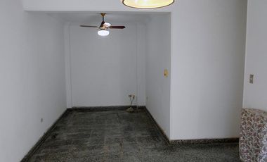 Venta Departamento 3 Amb.  Pta. Baja  Frente- Ramos Mejia  Con Patio y Lavadero