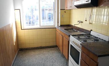 Venta Departamento 3 Amb.  Pta. Baja  Frente- Ramos Mejia  Con Patio y Lavadero
