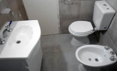 Venta Departamento 3 Amb.  Pta. Baja  Frente- Ramos Mejia  Con Patio y Lavadero