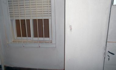 Venta Departamento 3 Amb.  Pta. Baja  Frente- Ramos Mejia  Con Patio y Lavadero
