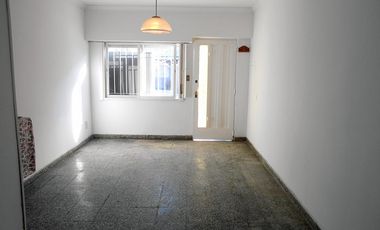 Venta Departamento 3 Amb.  Pta. Baja  Frente- Ramos Mejia  Con Patio y Lavadero