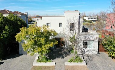 Casa al Lago  en Venta/Alquiler  en Santa Barbara!