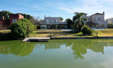 Casa al Lago  en Venta/Alquiler  en Santa Barbara!