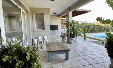 Casa al Lago  en Venta/Alquiler  en Santa Barbara!