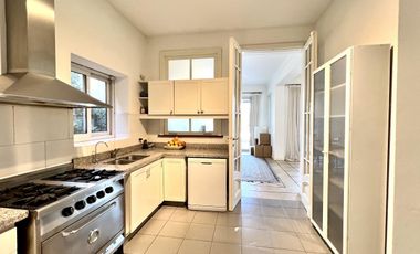 Casa al Lago  en Venta/Alquiler  en Santa Barbara!