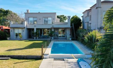 Casa al Lago  en Venta/Alquiler  en Santa Barbara!