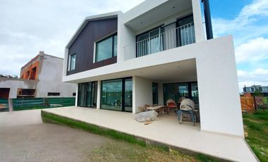 Casa en venta - 3 Dormitorios 2 Baños - 850Mts2 - Escobar