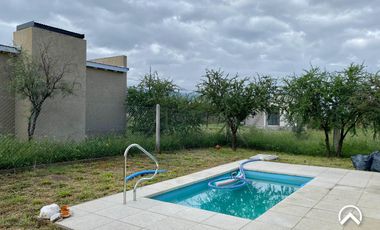 Casa en alquiler. La Arbolada, Merlo.