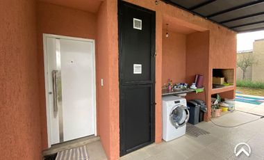 Casa en alquiler. La Arbolada, Merlo.