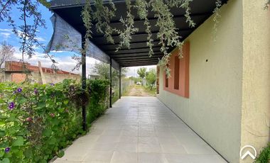 Casa en alquiler. La Arbolada, Merlo.
