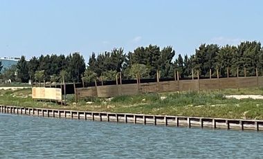 Lote en venta al lago central  en el Barrio Puentes, Nordelta
