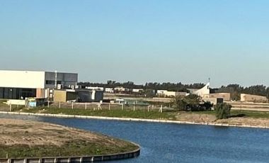 Lote en venta al lago central  en el Barrio Puentes, Nordelta