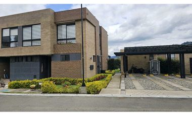 VENDO CASA EN ZIPAQUIRA ENTRELOMAS CLUB HOUSE (IC)